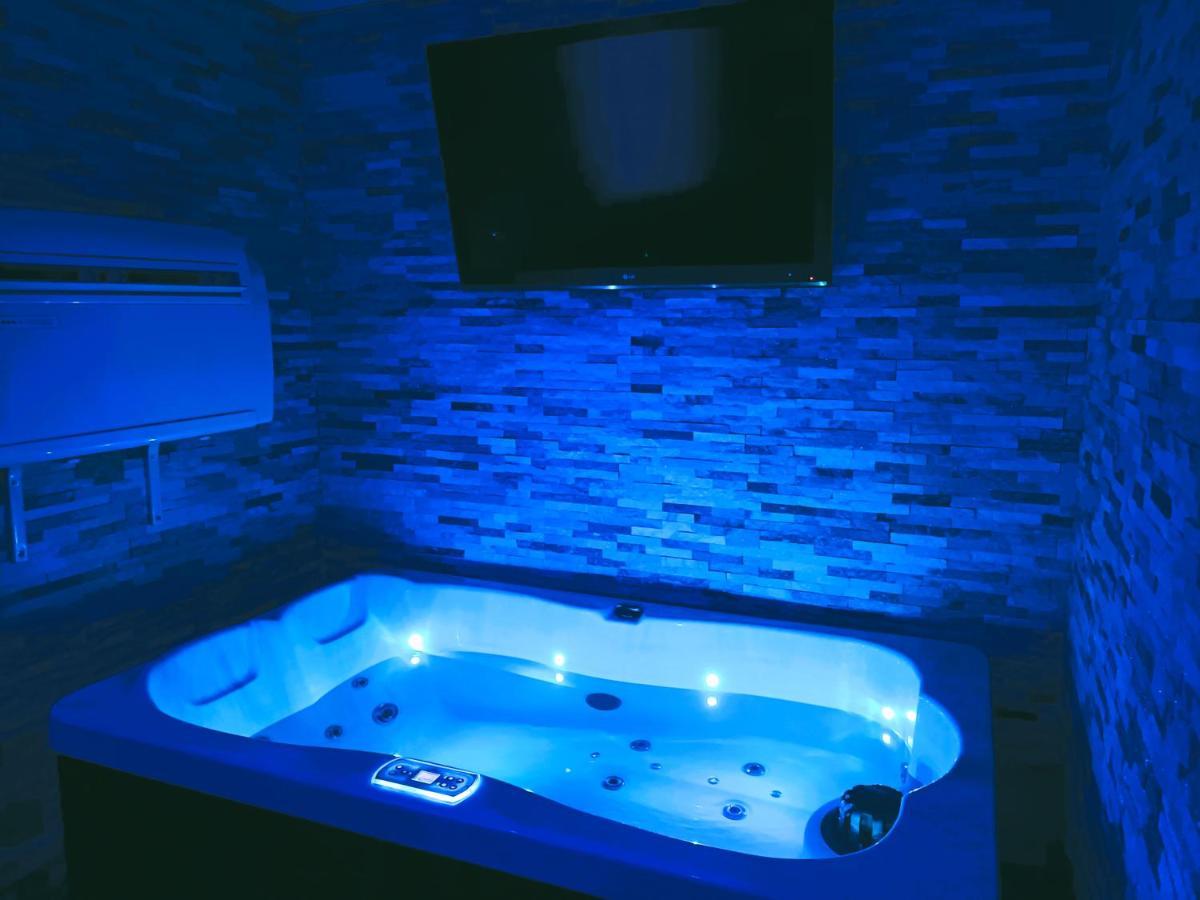 Studette Avec Spa & Jacuzzi Sete Exterior photo